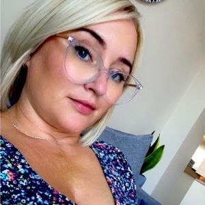 Meet your Posher, Claire